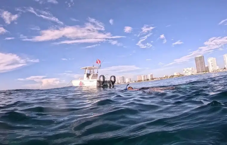 The Lulu anchored with the dive flag up and snorkelers in the water off Fort Lauderdale